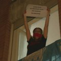 U Novom Sadu okupljanje u znak podrške profesorki Mariji Vasić: Priključili se i biciklisti
