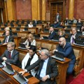 Poslanici nastavljaju sednicu raspravom o amandmanima na osam zakona