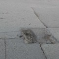 Kad predstavnici JP Urbanizam i izgradnja tvrde da su zakrpljene sve rupe na putu a stanje na terenu pokazuje da nisu