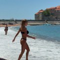 Srpska pevačica (38) napravila kolaps na plaži u crnog Gori: Od dečka milionera dobila stan u Dubaiju, a sad se skinula u…