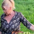 Skriveni raj nadomak Apatina: Bivša žena Jovana Memedovića bere voće, sadi cveće, sve radi sama