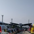 Kolone na granicama: Automobili čekaju do 50 minuta, kamioni duže