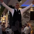 Vlasnik restorana u Čačku poklonio radniku automobil pred svima: "Ovo ti je za sav trud" - Marinko briznuo u plač kad je video…