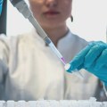 Posle smrti laboratorijske tehničarke u Irkutsku: SZO tvrdi da je rizik od epidemije nizak, EU prati sumnju na izbijanje…