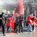 Сукоби демонстраната и полиције у Тирани, приведени млади и малолетници