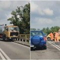 VIDEO Direktan sudar automobila i kamiona na putu Novi Sad-Zrenjanin: Obustavljen saobraćaj, lekari zbrinuli jednog od vozača
