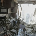 Ukrajina: u ruskom napadu na Krivi Rog dve osobe poginule, ljudi pod ruševinama
