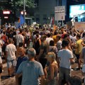 Održan sedamnaesti protest "Srbija protiv nasilja", učesnici prošetali do zgrada RTS-a i REM-a