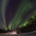 Polarna svetlost jarkih boja obasjala noćno nebo u oblastima Rusije i Ukrajine