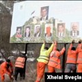 Kosovo uklonilo bilbord s Vučićem, Đokovićem i Putinom u Zvečanu
