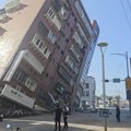 (Foto, video) zgrade se ljuljaju i ruše, na ulicama haos: Zastrašujući prizori sa Tajvana: Ispod ruševina zatrpano desetine…