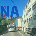 Kolaps na granici: Kilometarska kolona teretnjaka formirana kod Prijepolja, vozači putničkih automobila moraju da ih…