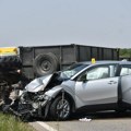 Teška saobraćajka kod Kikinde Stravične slike sa mesta udesa: Sudarili se traktor i auto sa četvoročlanom porodicom (foto)