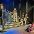 "Želim biti normalan" miks komedije i horora : Nova predstava za decu na sceni Dečjeg pozorišta u Subotici