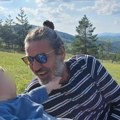 Gagi Jovanović uživa sa unukom na Zlatiboru: Leže na travi, igraju se, a glumac ne skida osmeh s lica (foto)