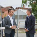 JANKOVIĆ I GLIŠIĆ OBIŠLI RADOVE NA OBNOVI ŠKOLE I IZGRADNJI SPORTSKE HALE U GORNJOJ TOPLICI