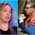 Vučić ponosno ogrnut srpskom zastavom: Blokaderi bi da Srbiju proglase genocidnom, a predsednik se lavovski borio protiv…