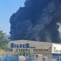 (Video) Haos u Grčkoj Veliki požar progutao fabriku plastike na ostrvu Evia dim ugrožava stanovništvo