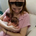 UKC Niš dobio reanimacioni sto i fotelju za ostvarivanje kontakta „koža na kožu“ između majke i novorođenčeta