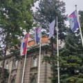 U Nišu se vijore zastave koje simbolizuju borbu žena protiv raka dojke