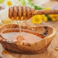Дијететичари указали на промене до којих долази ако једете мед сваки дан