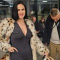 Indi u preuskom kombinezonu na aerodromu: Dekolte izbacila, a preko leopard bunda: Evo šta kaže o izjavi Željka Šašića da se…
