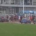 Haos u Crnoj Gori - masovna tuča na meču omladinaca Udario igrača na nosilima i izazvao lom: Žestoka makljaža fudbalera i…