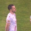 Ovo ima samo u BiH: Ceo stadion vređa himnu, od 22 igrača samo jedan se okrenuo ka zastavi