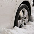 Dilema: Klasične zimske ili univerzalne gume?