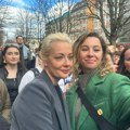 Na dan izbora u Rusiji Julija Navaljni sa demonstrantima: Pali selfiji i aplauz