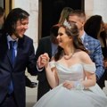 (Foto, video) "psiho Vuk" se oženio: Na svadbi omiljenog učesnika slagalice bila i borba mačevima, a evo šta je mlada…