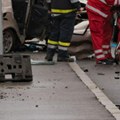 Teška saobraćajna nesreća na mostu kod Beške: Vozila potpuno uništena, Hitna pomoć i policija na terenu (foto)