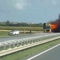 Zapalio se kamion kod Stare Pazove, saobraćaj zaustavljen (video)