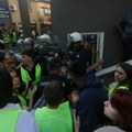Sukobi u Novom Pazaru: Policija intervenisala na blokadi ispred suda