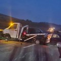 Tri osobe povređene u sudaru dva automobila i kamiona