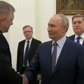 Ipak je poleteo za Moskvu Slovački premijer Robert Fico, posle svega, odleteo na događaje povodom Dana pobede. Sleće oko 21.30…