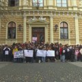 Javni čas ispred Jovine gimnazije, prisustvuje 150 učenika