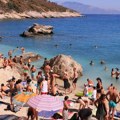 Popularna plaža u Grčkoj potpuno zatvorena: Povređeno nekoliko ljudi, situacija opasna