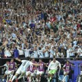 (Video) Hteli da isprovociraju engleze, pa se obrukali Argentinci spalili pogrešnu zastavu