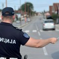 Nova akcija policije: Ne uzimajte telefon u ruke ni dok vozite, ni dok prelazite ulicu