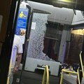 Gađali gradski autobus u bukovcu Kamen prošao pored glave vozača i razbio stakla (video)