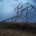 Snažna oluja uništila stubove dalekovoda, bez struje oko 11.000 potrošača na teritoriji Šida