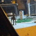Novopazarac 20 minuta nije smeo da napusti auto zbog dobermana: Pas se slobodno šeta ulicom, građani u panici