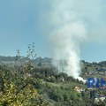 Dim se širi čitavim selom, gore livade: Veliki požar na otvorenom izbio u selu Volujac kod Užica, vatrogasci i meštani…