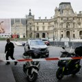 Muzej Luvr zatvoren iz bezbednosnih razloga, i Versajski dvorac evakuisan zbog dojave o bombi