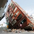 Zbog naknadnih potresa zaustavljeno rušenje nakrivljene zgrade na Tajvanu