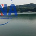 Nesreća na Zlatarskom jezeru: Muškarac se prevrnuo sa gumenog čamca u vodu i nestao bez traga, ronioci satima pretražuju…