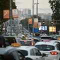 Žena tek dobila dozvolu, pa na kolima napisala molbu drugim vozačima, a onda joj je stigao poražavajući komentar da sedi kod…