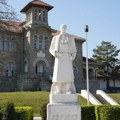 Na samo 70 km od Beograda postoji škola u kojoj đaci biraju teme i slobodno iznose mišljenje svakog dana