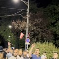 VIDEO Andrej Vučić predvodi pristalice SNS u Ćacilendu